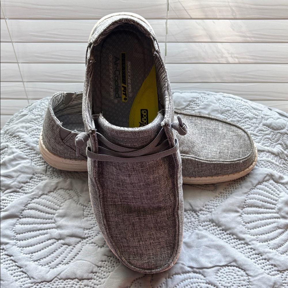 Hey Dude Men's Light Gray Loafers